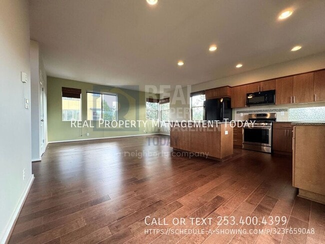 Building Photo - 303 Chelan Ave NE