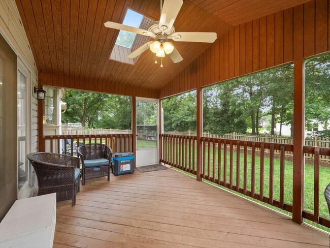 Building Photo - "Stunning 4-Bed Gem with Finished Basement...