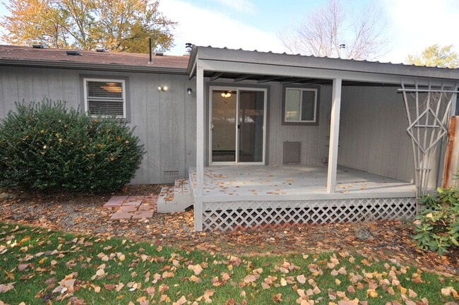 Building Photo - 2 bed 2 bath Hayden rancher duplex