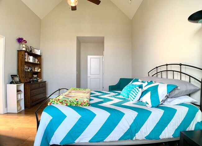 Building Photo - 585 Dexter Dr