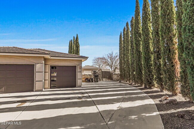 Building Photo - 312 Desert Garden Dr