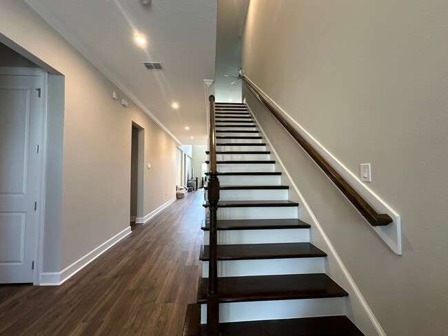 Building Photo - 6875 Broglie St