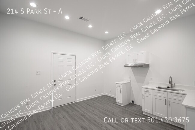 Building Photo - 214 S Park St