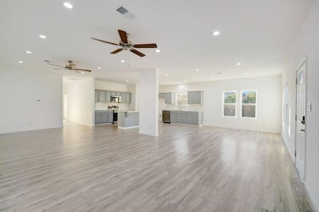 Building Photo - 117 Ori Ct