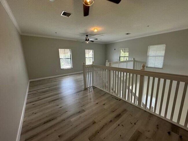 Building Photo - 917 Waterside Ln