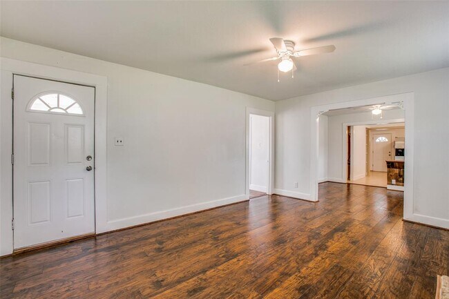 Building Photo - 7119 Farnsworth St