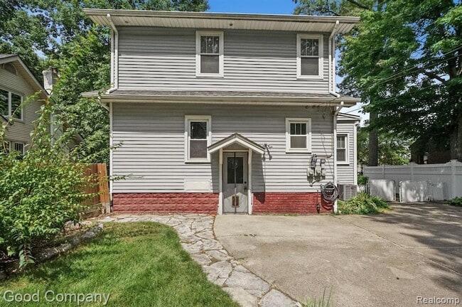 Building Photo - 211 W Lewiston Ave