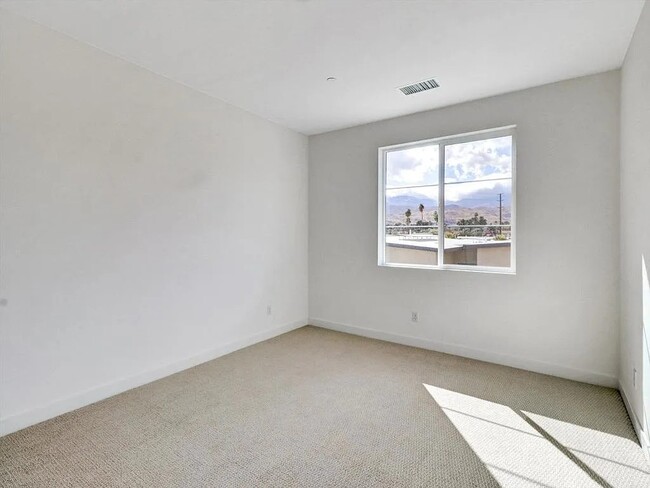 Building Photo - 6574 Tesla Ln