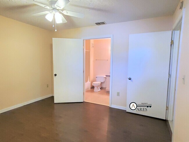 Building Photo - FOR RENT 2 BED 2 BATH CONDOMINIUM. AVAILABLE 1/10/2026.