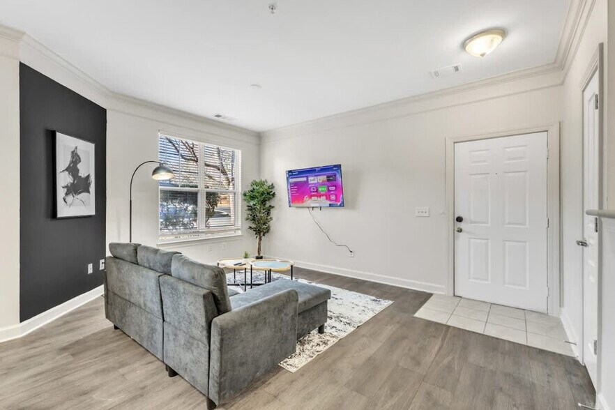 Primary Photo - 7011 Almaden Way