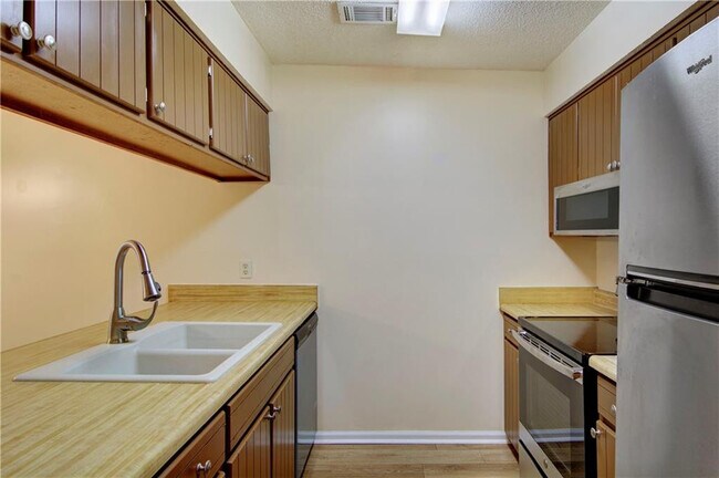 Building Photo - 639 Brockinton Point