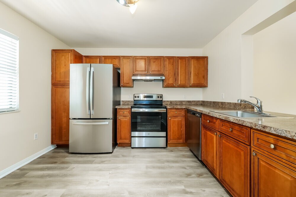 Building Photo - 304 Lakeview Dr E