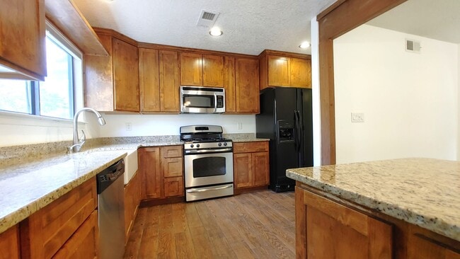 Building Photo - Appealing 3 Bedroom, 2 Bath Home In The NW...