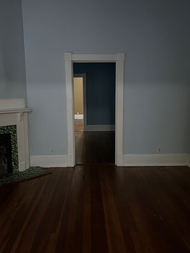 Building Photo - Savannah 1ST Floor of Duplex on Whitaker S...