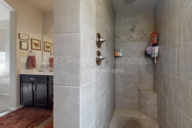 Building Photo - 450 Michael Ave SW