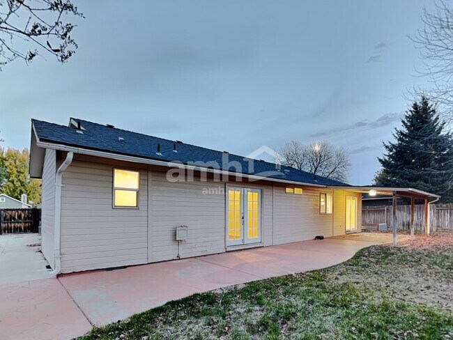 Building Photo - 1075 W Egret Dr