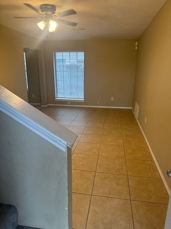 Building Photo - 1128 N Eagle Ln