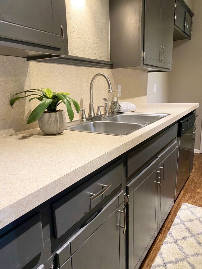 Building Photo - COMING SOON!! Darling Edmond Rental!