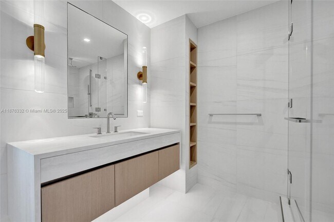 Building Photo - 900 N Ocean Blvd