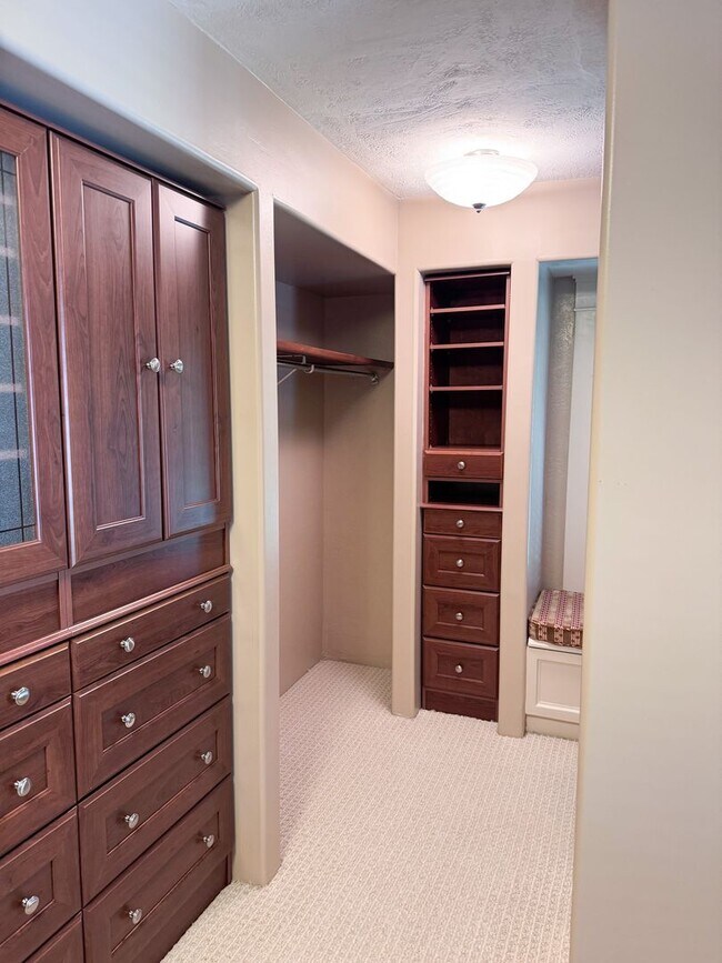 Building Photo - Historical Duplex - Spacious 3 Bedroom, 2.5 Bath Duplex with fenced in private patio.