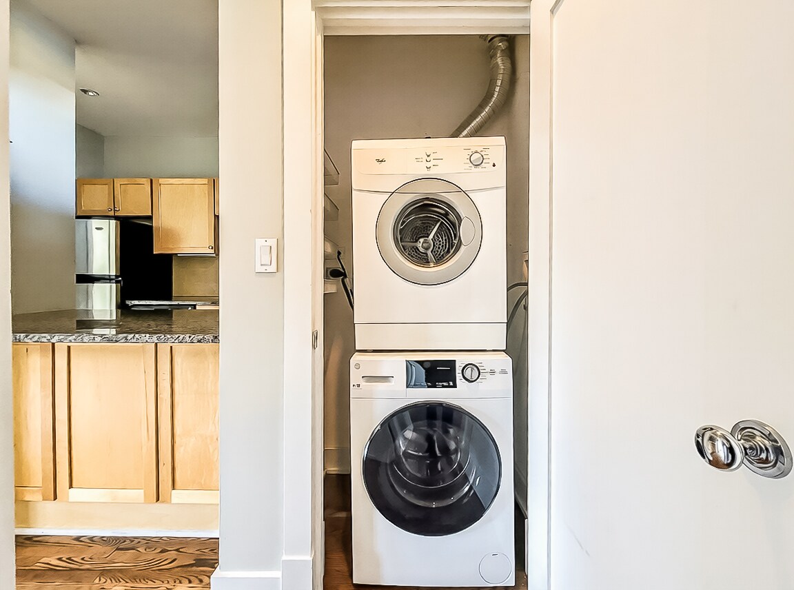 Building Photo - 736 W Addison St