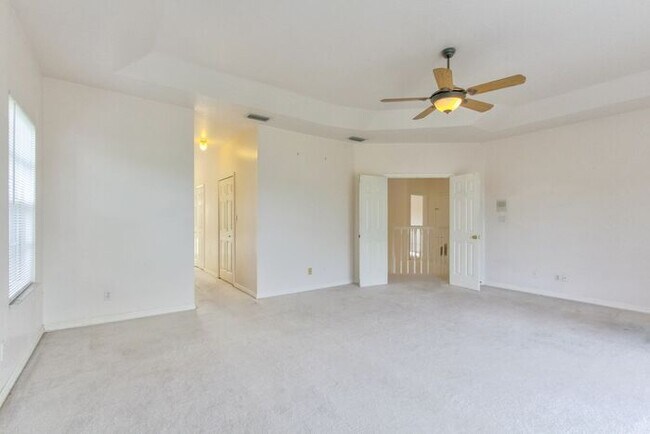 Building Photo - Beautiful Lake front home in West Kissimmee