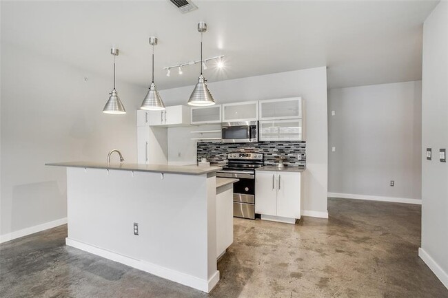 Building Photo - 1111 S Akard-205-5