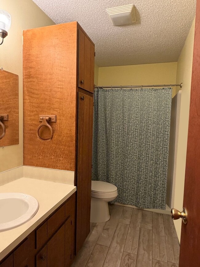 Building Photo - Two bedroom duplex apartment