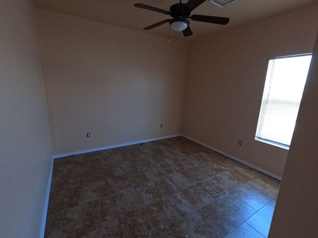 Building Photo - 1401 W Brown Rd