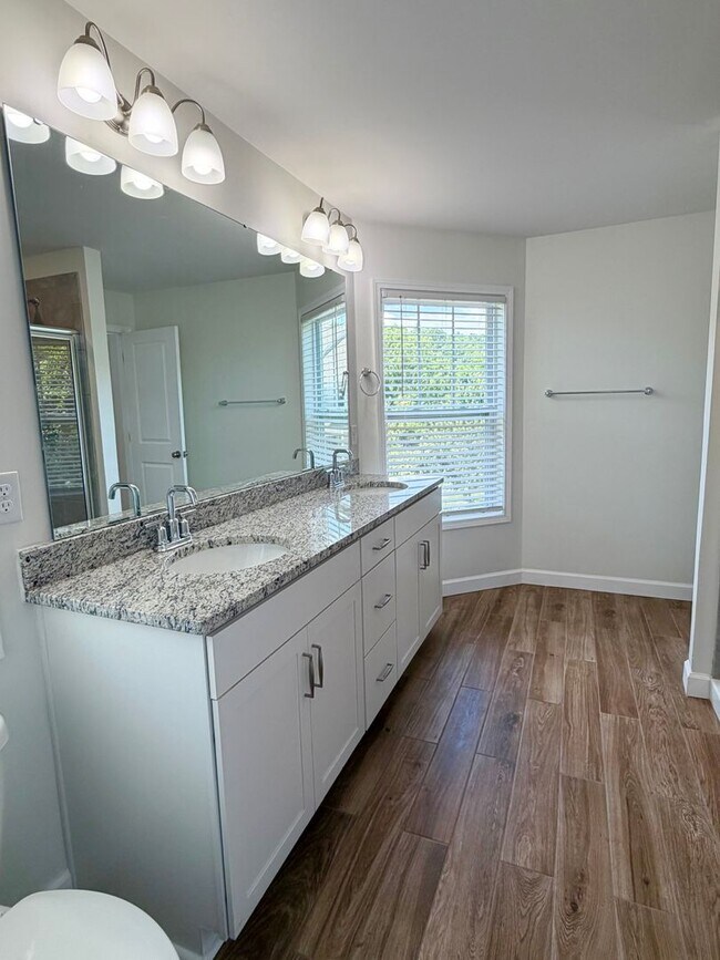 Building Photo - 610 Santa Clara Dr