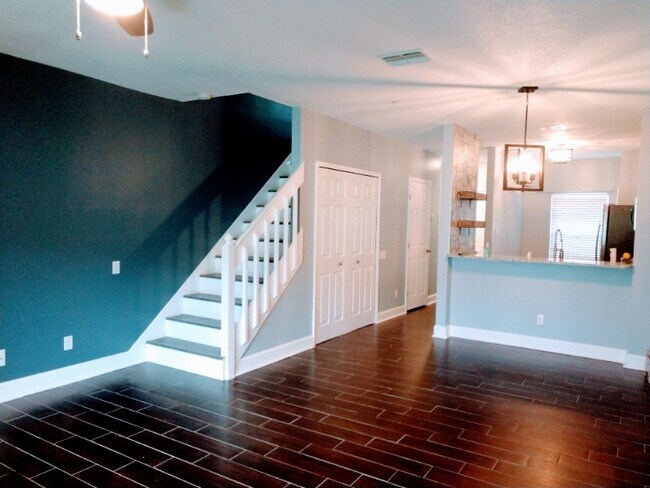 Building Photo - 211 Countryside Key Blvd