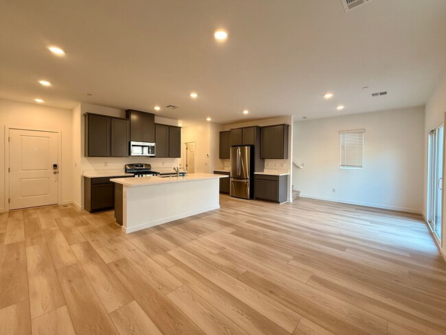 Building Photo - BRAND NEW 3 BED 2.5 BATH 2 CAR GARAGE SING...