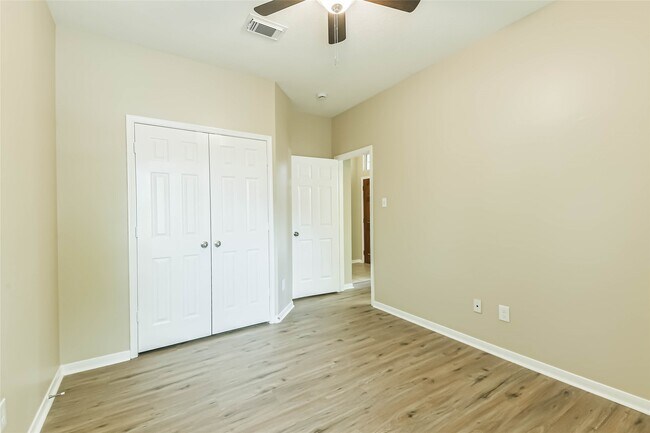 Building Photo - 10542 Oleander Point Dr