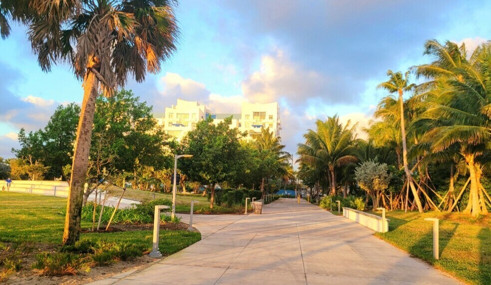 Building Photo - 7400 Harding Ave