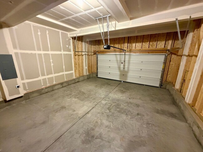Building Photo - 1219 105th Avenue Ct