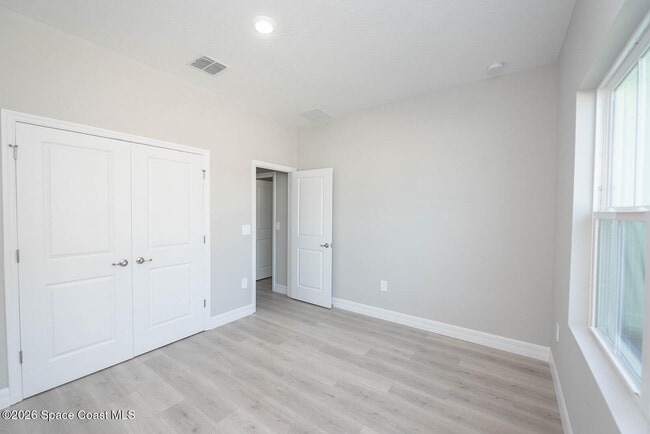 Building Photo - 1106 Homer St NW