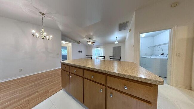 Building Photo - 3616 Spinner Ave