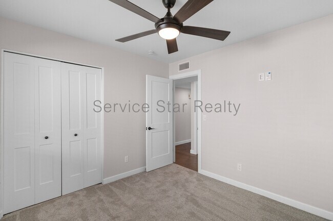 Building Photo - 1703 N La Rosa Dr