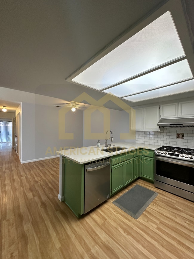 Building Photo - 515 Newport Dr