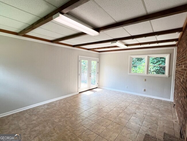 Building Photo - 133 Pineview Dr