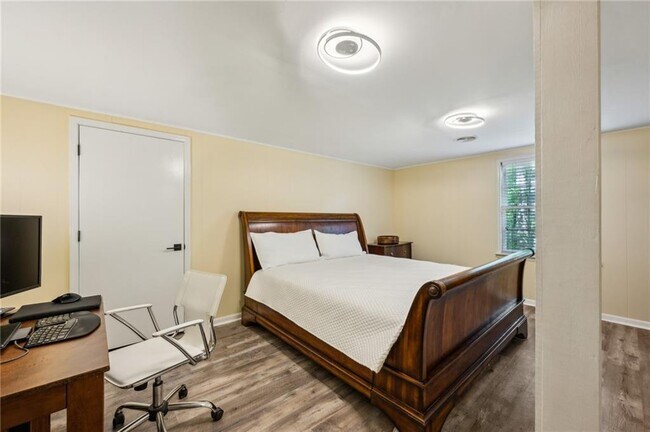 Building Photo - 1130 Angelo Ct NE