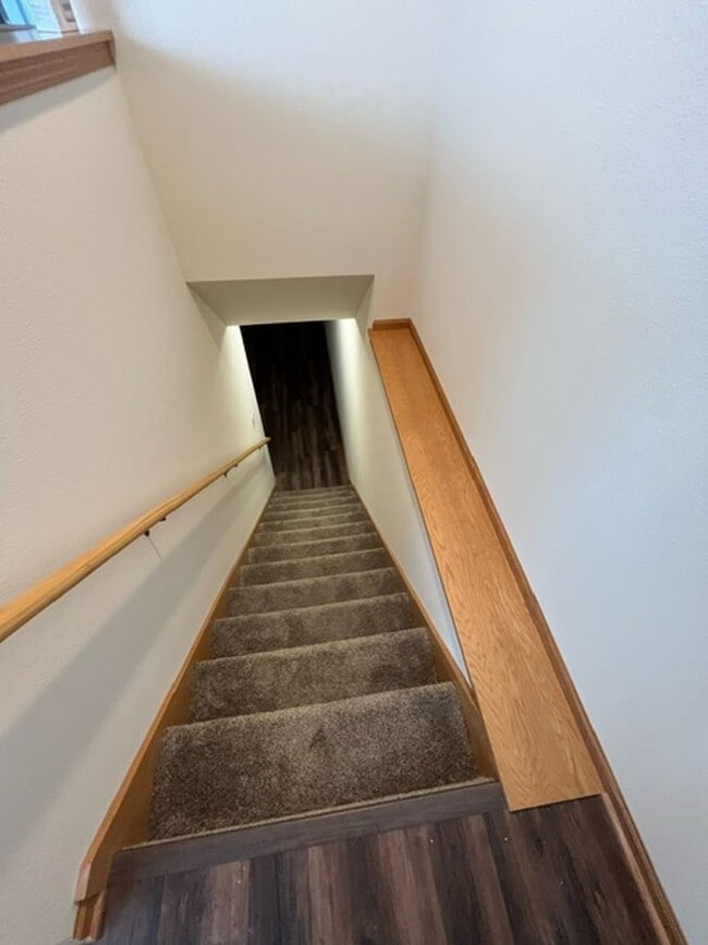 Building Photo - 516