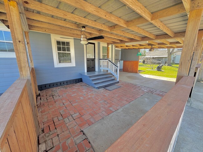 Building Photo - 702 Marion St