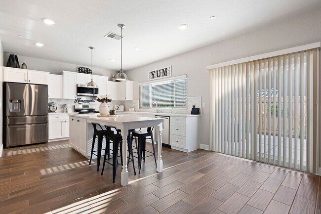 Building Photo - Clovis Eastside Home, 4BR/3.5BA, Built 201...