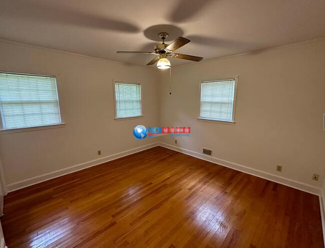 Building Photo - Nice ranch in PARKVIEW cluster in Lilburn