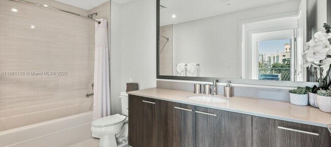 Building Photo - 591 Evernia St