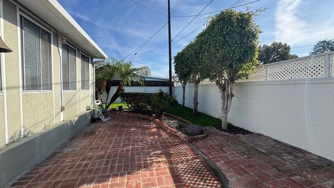 Building Photo - 2430 Bancroft Ave