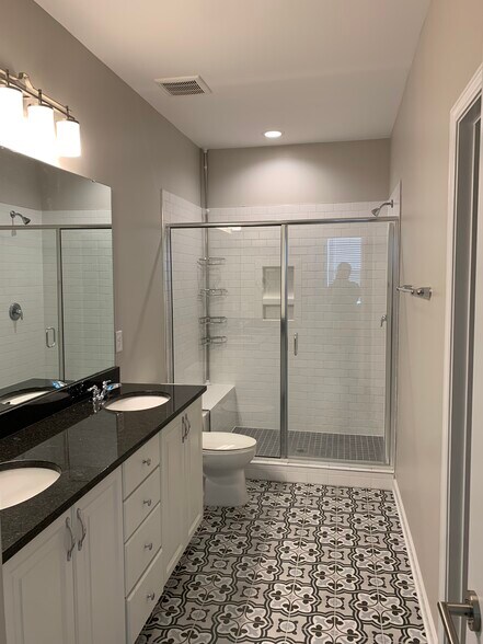 Master Bathroom - 1353 Fitchie Pl