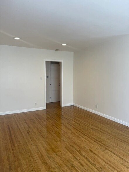 Building Photo - 536 N Van Ness Ave