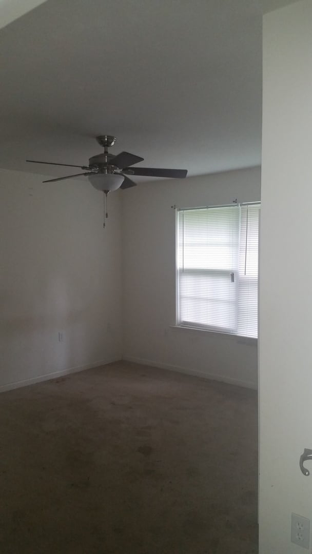Building Photo - 4Bedrooms In Oak Park Subdivision In Quinc...